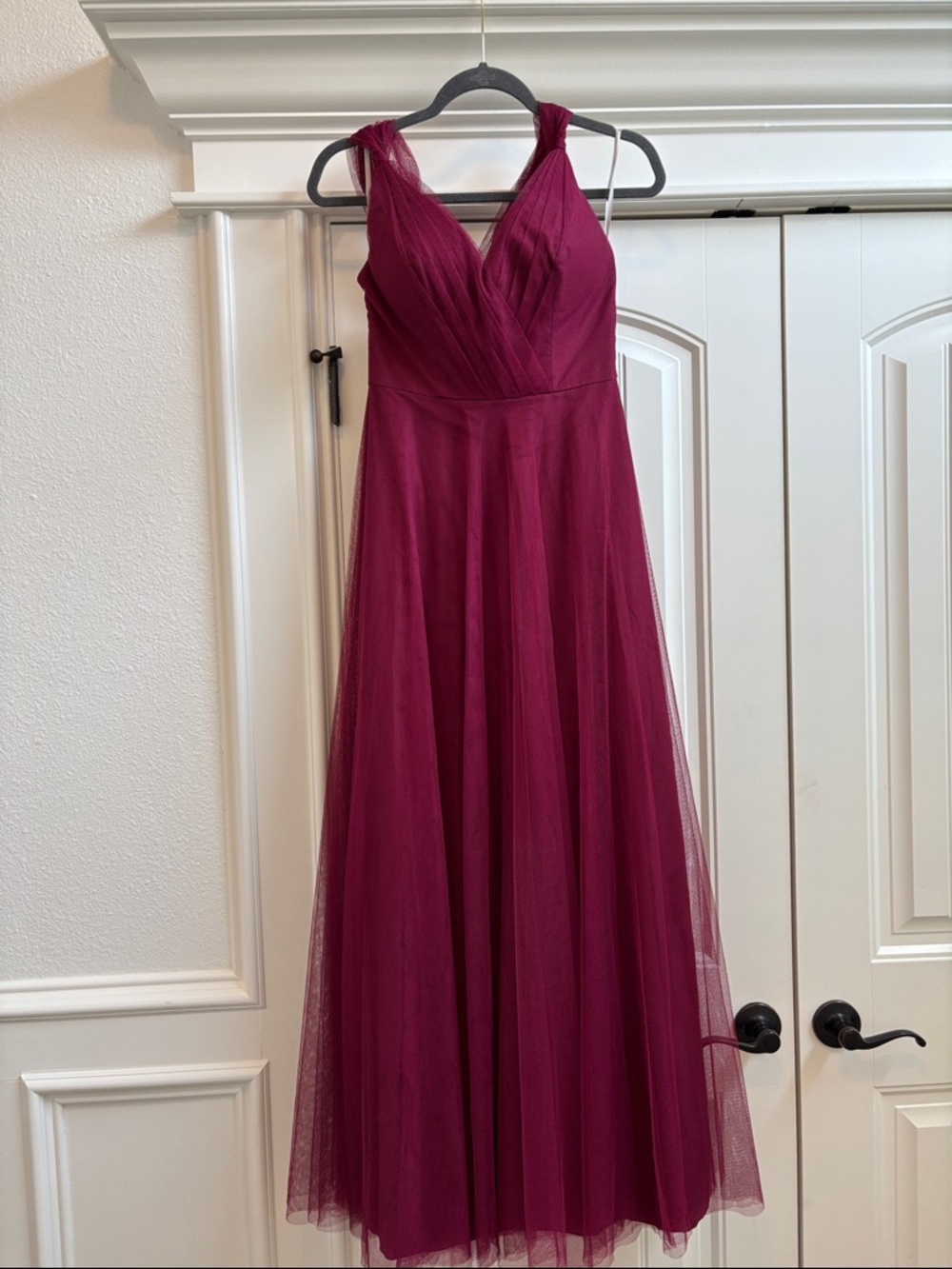 Women's Burgundy V-Neck Tulle Maxi Dress with Ruched Bodice